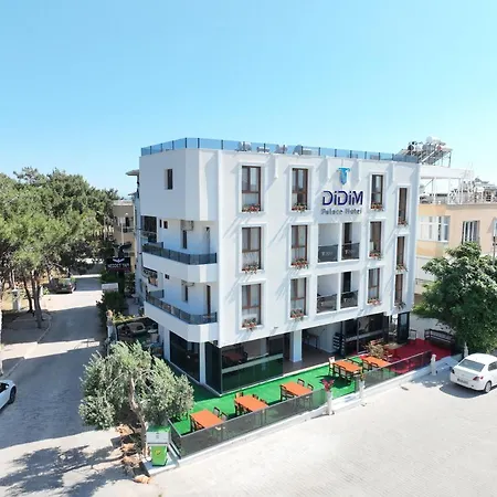 Palace לינה וארוחת בוקר *